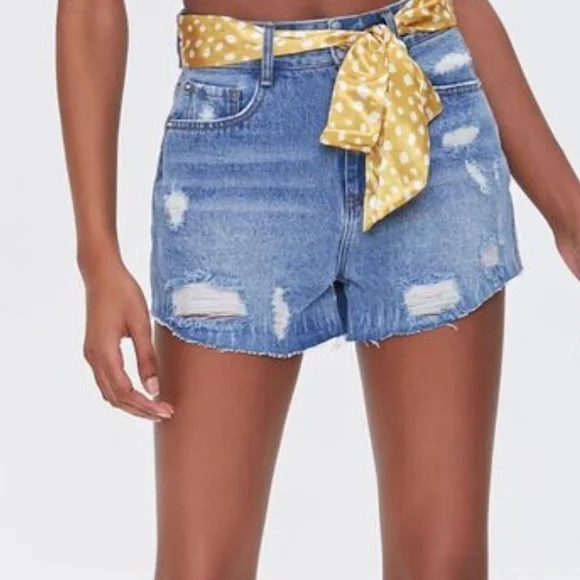 SPOTTED Belt Denim Shorts - Picture 4 of 5